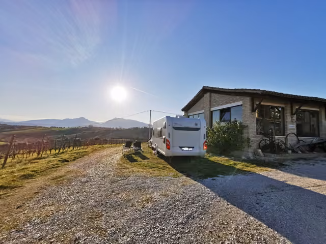 Gli spazi comuni esterni dell'Agriturismo Lu Feschiuole
